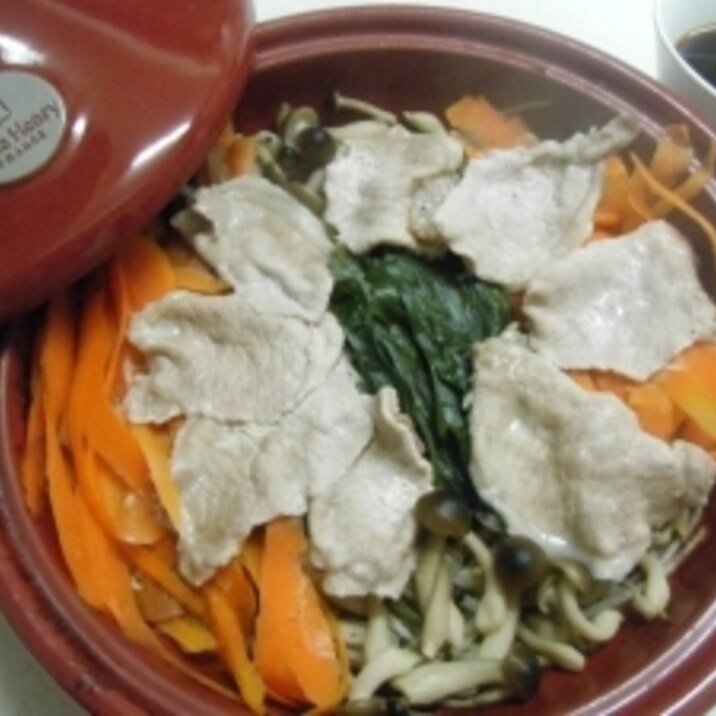 タジンで☆身近な野菜と豚肉の蒸し鍋~ポン酢を添えて